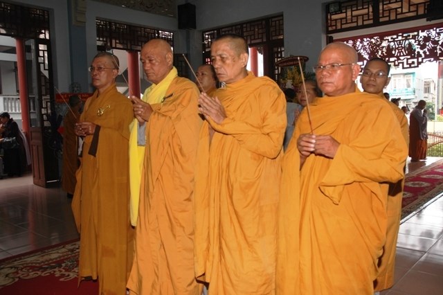 Chùm ảnh: Các đoàn viếng ĐLHT. Thích Từ Nhơn buổi sáng ngày thứ hai 27/4