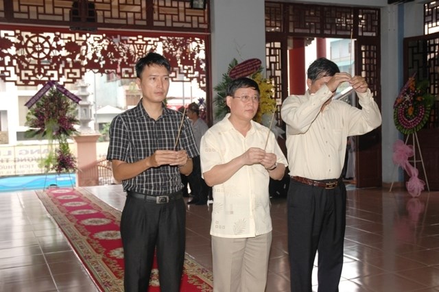 Chùm ảnh: Các đoàn viếng ĐLHT. Thích Từ Nhơn buổi sáng ngày thứ hai 27/4