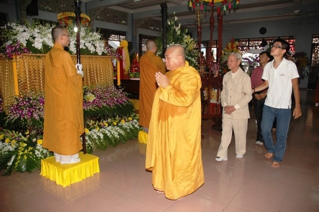 Chùm ảnh: Các đoàn viếng ĐLHT. Thích Từ Nhơn buổi sáng ngày thứ hai 27/4