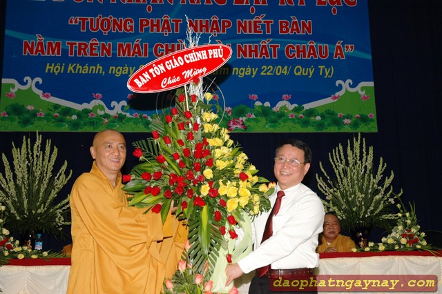 Bình Dương: Lễ đón nhận xác lập kỷ lục "Tượng Phật Nhập Niết Bàn Nằm Trên Mái Chùa Dài Nhất Châu Á"