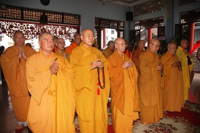 Chùm ảnh: Các đoàn viếng ĐLHT. Thích Từ Nhơn buổi sáng ngày thứ hai 27/4