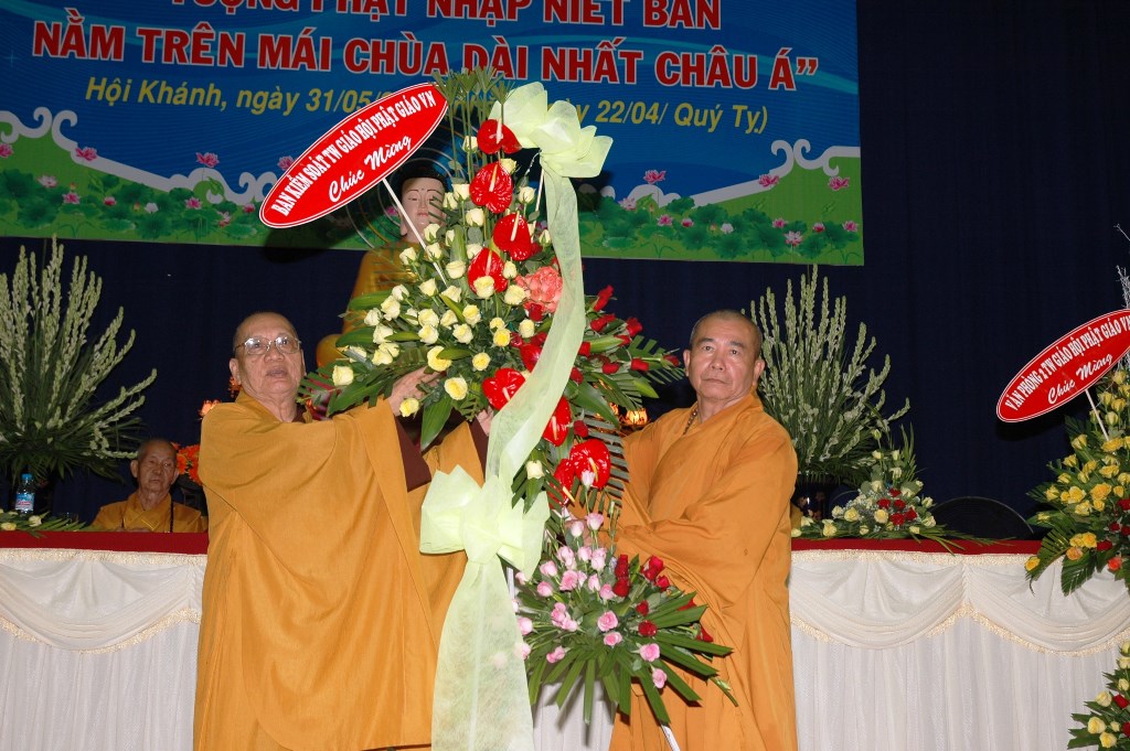 Bình Dương: Lễ đón nhận xác lập kỷ lục "Tượng Phật Nhập Niết Bàn Nằm Trên Mái Chùa Dài Nhất Châu Á"