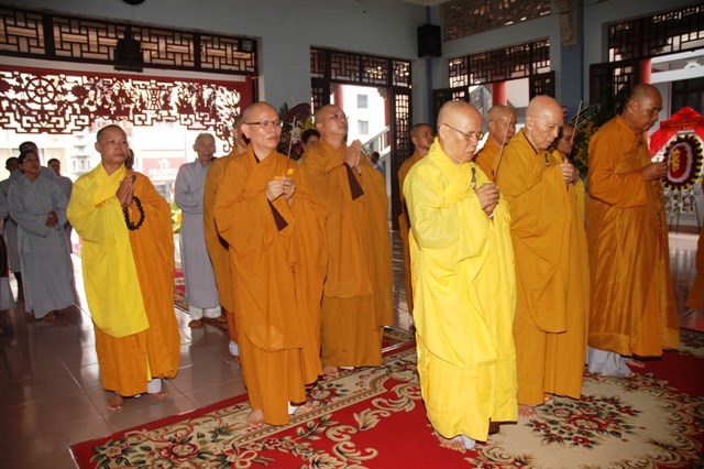 Chùm ảnh: Các đoàn viếng ĐLHT. Thích Từ Nhơn buổi sáng ngày thứ hai 27/4