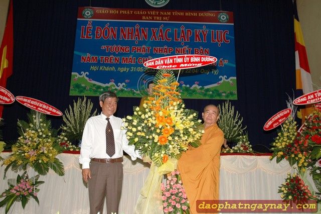 Bình Dương: Lễ đón nhận xác lập kỷ lục "Tượng Phật Nhập Niết Bàn Nằm Trên Mái Chùa Dài Nhất Châu Á"
