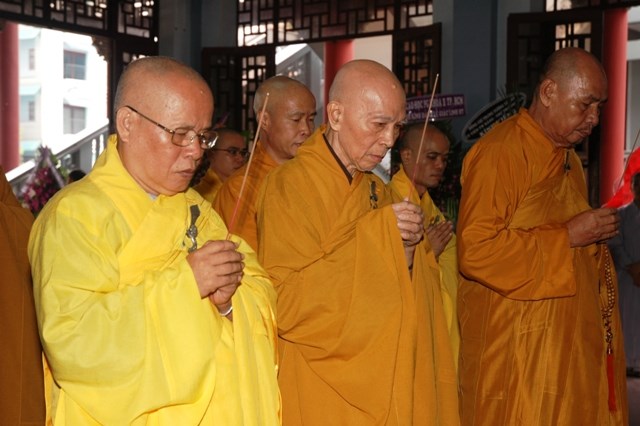 Chùm ảnh: Các đoàn viếng ĐLHT. Thích Từ Nhơn buổi sáng ngày thứ hai 27/4