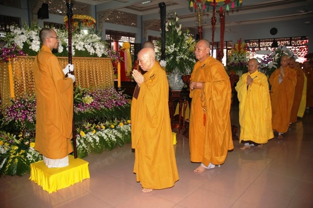 Chùm ảnh: Các đoàn viếng ĐLHT. Thích Từ Nhơn buổi sáng ngày thứ hai 27/4