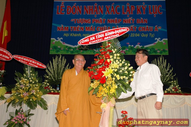 Bình Dương: Lễ đón nhận xác lập kỷ lục "Tượng Phật Nhập Niết Bàn Nằm Trên Mái Chùa Dài Nhất Châu Á"