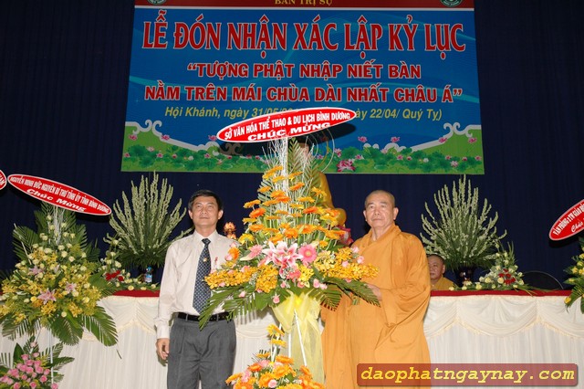 Bình Dương: Lễ đón nhận xác lập kỷ lục "Tượng Phật Nhập Niết Bàn Nằm Trên Mái Chùa Dài Nhất Châu Á"