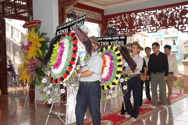 Chùm ảnh: Các đoàn viếng ĐLHT. Thích Từ Nhơn buổi sáng ngày thứ hai 27/4