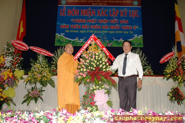 Bình Dương: Lễ đón nhận xác lập kỷ lục "Tượng Phật Nhập Niết Bàn Nằm Trên Mái Chùa Dài Nhất Châu Á"