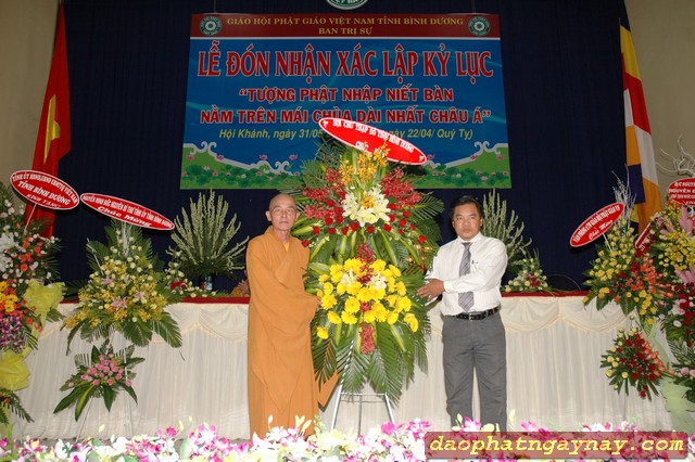 Bình Dương: Lễ đón nhận xác lập kỷ lục "Tượng Phật Nhập Niết Bàn Nằm Trên Mái Chùa Dài Nhất Châu Á"