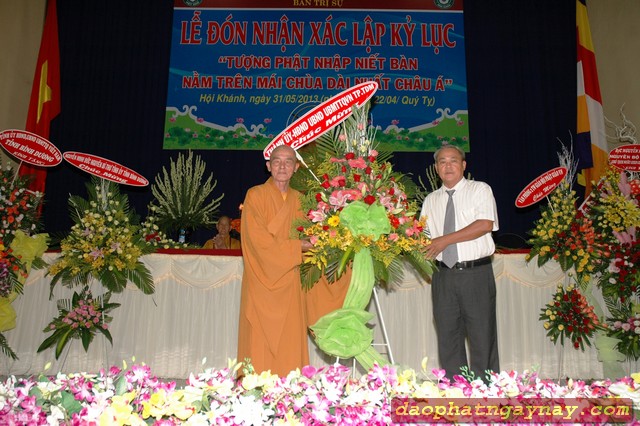 Bình Dương: Lễ đón nhận xác lập kỷ lục "Tượng Phật Nhập Niết Bàn Nằm Trên Mái Chùa Dài Nhất Châu Á"