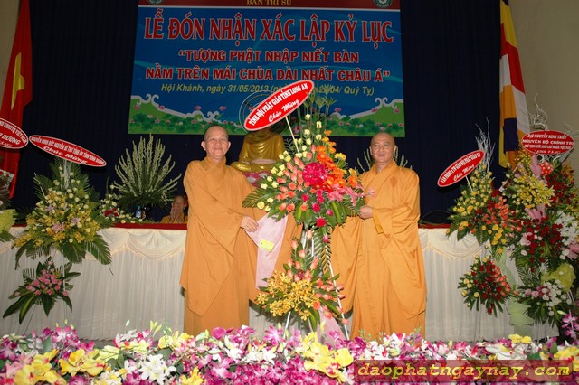 Bình Dương: Lễ đón nhận xác lập kỷ lục "Tượng Phật Nhập Niết Bàn Nằm Trên Mái Chùa Dài Nhất Châu Á"