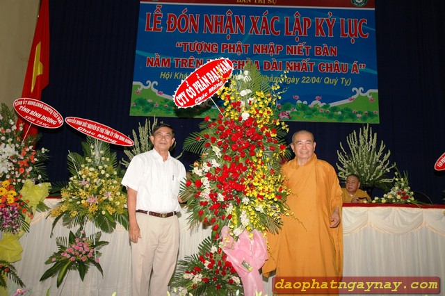 Bình Dương: Lễ đón nhận xác lập kỷ lục "Tượng Phật Nhập Niết Bàn Nằm Trên Mái Chùa Dài Nhất Châu Á"