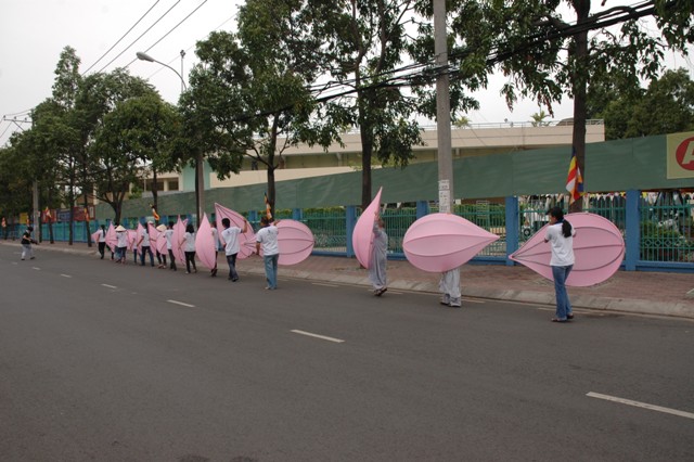 TP. HCM - Bình Dương: Khởi động mùa Phật đản PL 2557