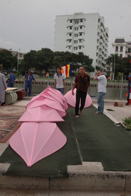 TP. HCM - Bình Dương: Khởi động mùa Phật đản PL 2557