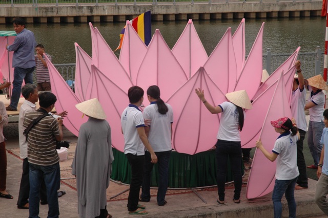 TP. HCM - Bình Dương: Khởi động mùa Phật đản PL 2557