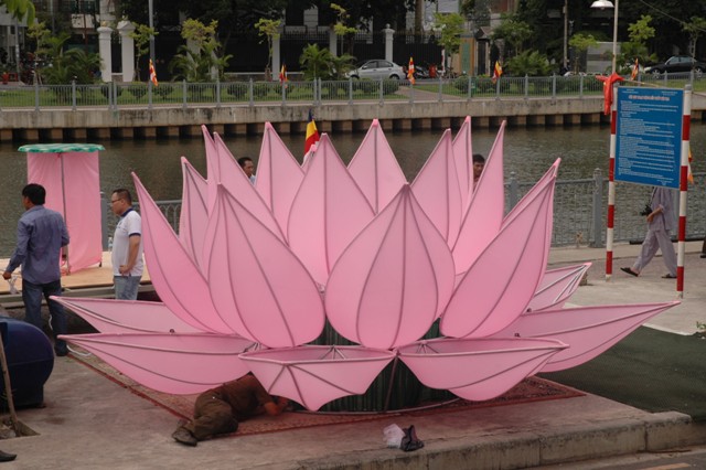 TP. HCM - Bình Dương: Khởi động mùa Phật đản PL 2557