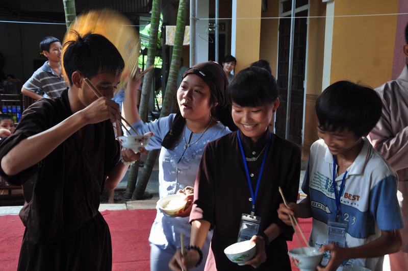 Trại hè sinh hoạt Phật pháp thanh thiếu niên tại chùa Đà Liễu - ngày thứ 2