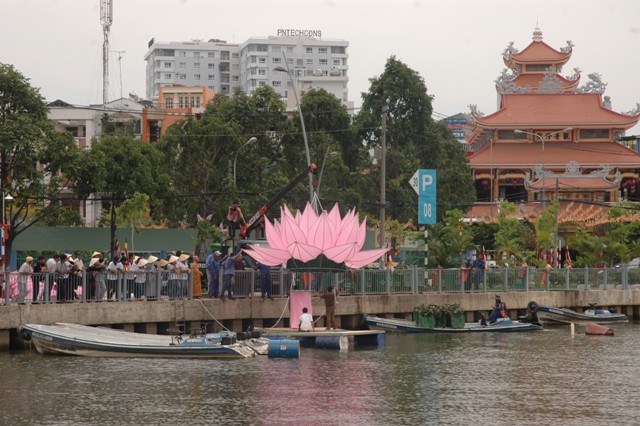 TP. HCM - Bình Dương: Khởi động mùa Phật đản PL 2557