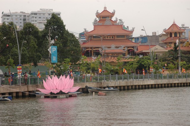 TP. HCM - Bình Dương: Khởi động mùa Phật đản PL 2557