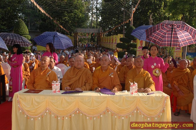 Bình Dương: Chào mừng Đại Lễ Phật Đản PL 2557 và khai hạ an cư