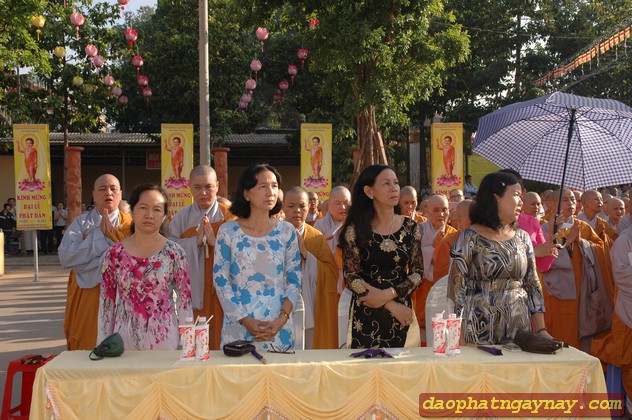 Bình Dương: Chào mừng Đại Lễ Phật Đản PL 2557 và khai hạ an cư