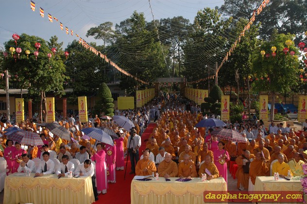 Bình Dương: Chào mừng Đại Lễ Phật Đản PL 2557 và khai hạ an cư