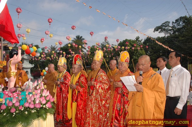 Bình Dương: Chào mừng Đại Lễ Phật Đản PL 2557 và khai hạ an cư