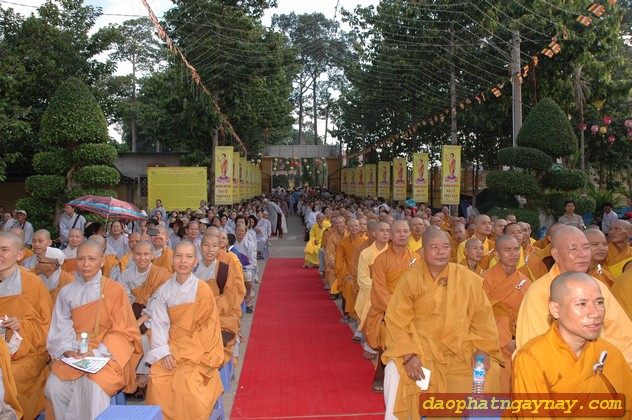 Bình Dương: Chào mừng Đại Lễ Phật Đản PL 2557 và khai hạ an cư