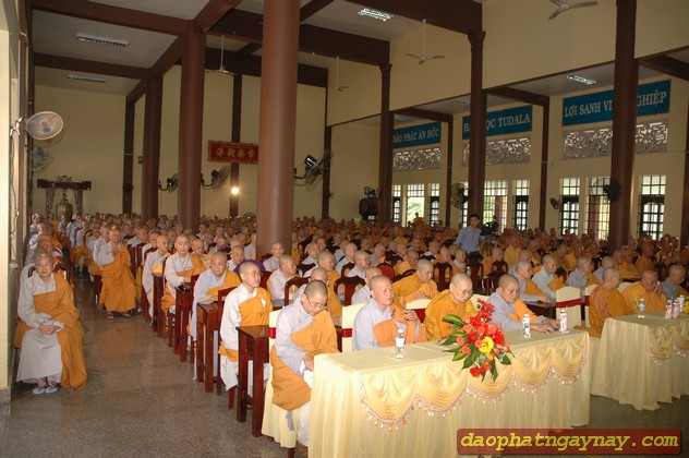 Bình Dương: Chào mừng Đại Lễ Phật Đản PL 2557 và khai hạ an cư