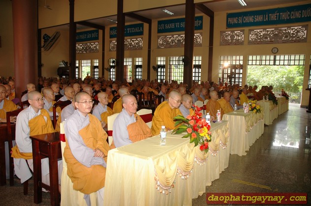 Bình Dương: Chào mừng Đại Lễ Phật Đản PL 2557 và khai hạ an cư