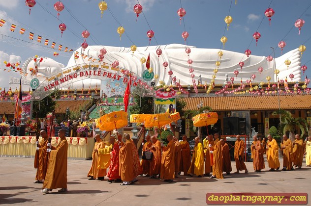 Bình Dương: Chào mừng Đại Lễ Phật Đản PL 2557 và khai hạ an cư