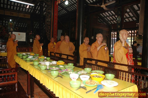 Bình Dương: Chào mừng Đại Lễ Phật Đản PL 2557 và khai hạ an cư