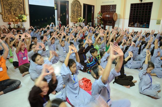 Tiền Giang: Đêm biểu diễn thời trang và văn nghệ tại khóa tu “Vươn tới những ước mơ”