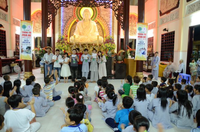 Tiền Giang: Đêm biểu diễn thời trang và văn nghệ tại khóa tu “Vươn tới những ước mơ”