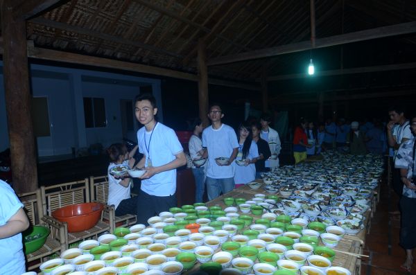 Buôn Mê: Bửa cơm yêu thương tại khóa tu Thiện Tài Đồng Tử