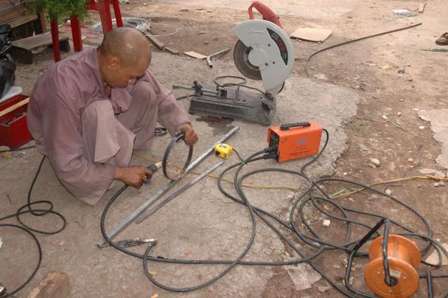 Các phái đoàn viếng ĐLHT. Thích Từ Nhơn chiều tối ngày thứ ba 28/04