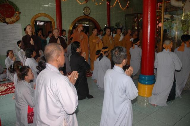 Các phái đoàn viếng ĐLHT. Thích Từ Nhơn chiều tối ngày thứ ba 28/04