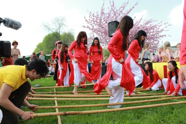 Đức: CLB Thanh thiếu niên Phật tử Giác Tuệ - Chúng tôi là người Việt Nam