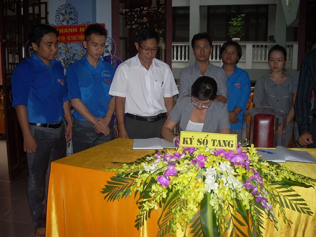 Hình ảnh viếng tang lễ HT. Thích Từ Nhơn buổi sáng ngày thứ hai
