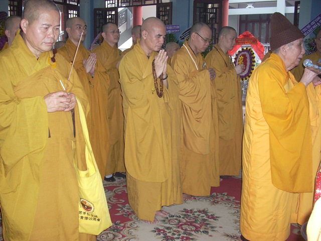 Hình ảnh viếng tang lễ HT. Thích Từ Nhơn buổi sáng ngày thứ hai