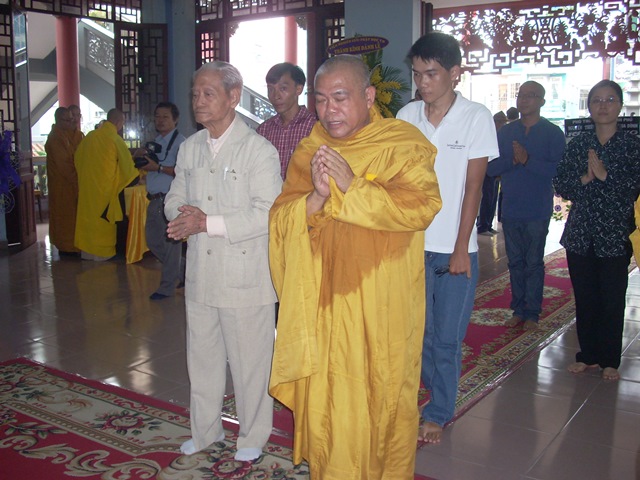 Hình ảnh viếng tang lễ HT. Thích Từ Nhơn buổi sáng ngày thứ hai