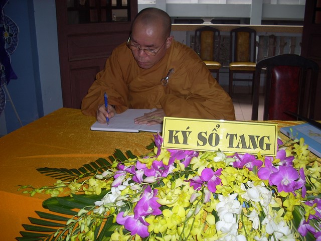 Hình ảnh viếng tang lễ HT. Thích Từ Nhơn buổi sáng ngày thứ hai