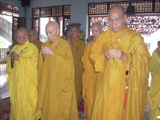 Hình ảnh viếng tang lễ HT. Thích Từ Nhơn buổi sáng ngày thứ hai