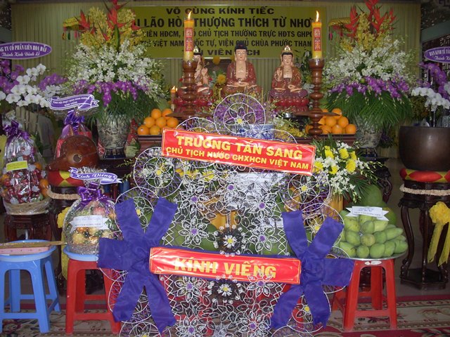 Hình ảnh viếng tang lễ HT. Thích Từ Nhơn buổi sáng ngày thứ hai