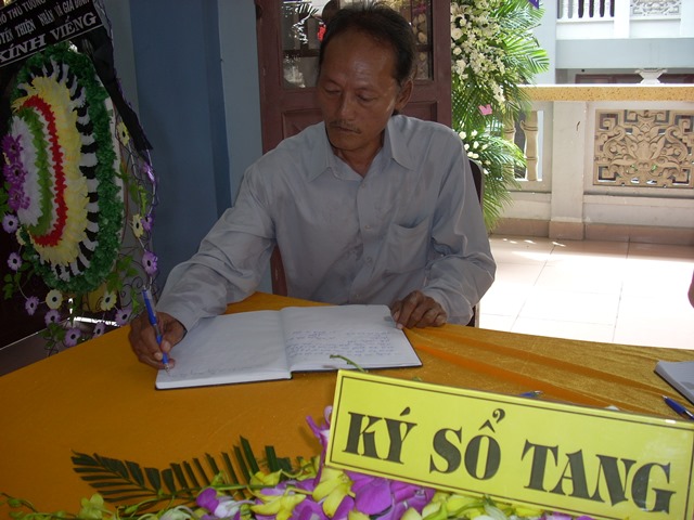Hình ảnh viếng tang lễ HT. Thích Từ Nhơn buổi sáng ngày thứ hai