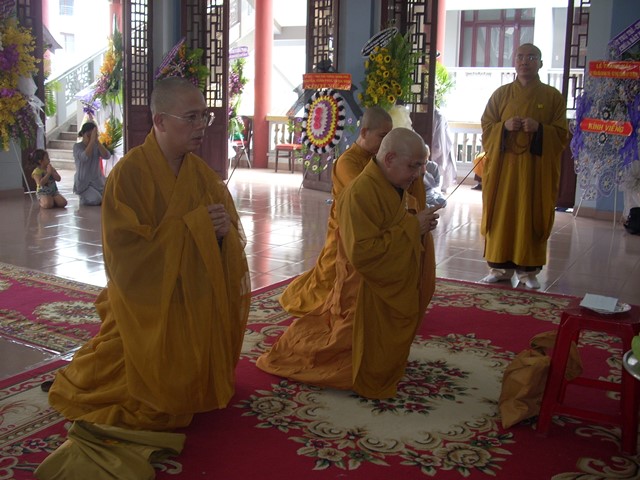 Hình ảnh viếng tang lễ HT. Thích Từ Nhơn buổi sáng ngày thứ hai