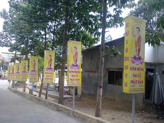 Bình Dương: 2557 liên đăng chào mừng đại lễ Phật đản sinh