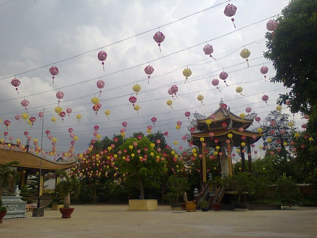 Bình Dương: 2557 liên đăng chào mừng đại lễ Phật đản sinh